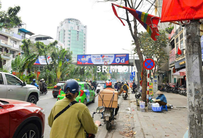 quang cao bien 95 giang vo bien cau di bo