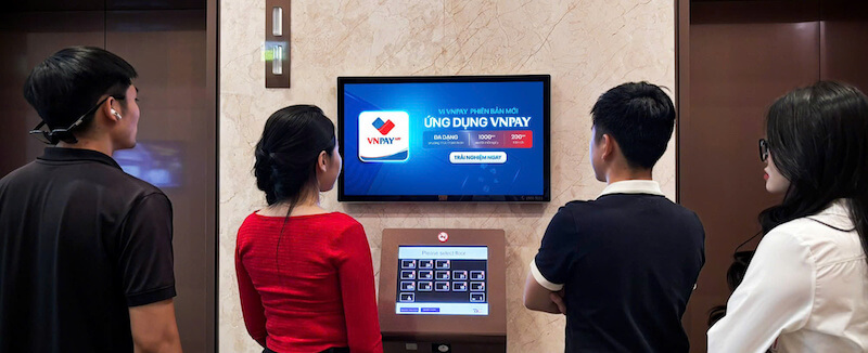quang cao lcd thu hut khach hang